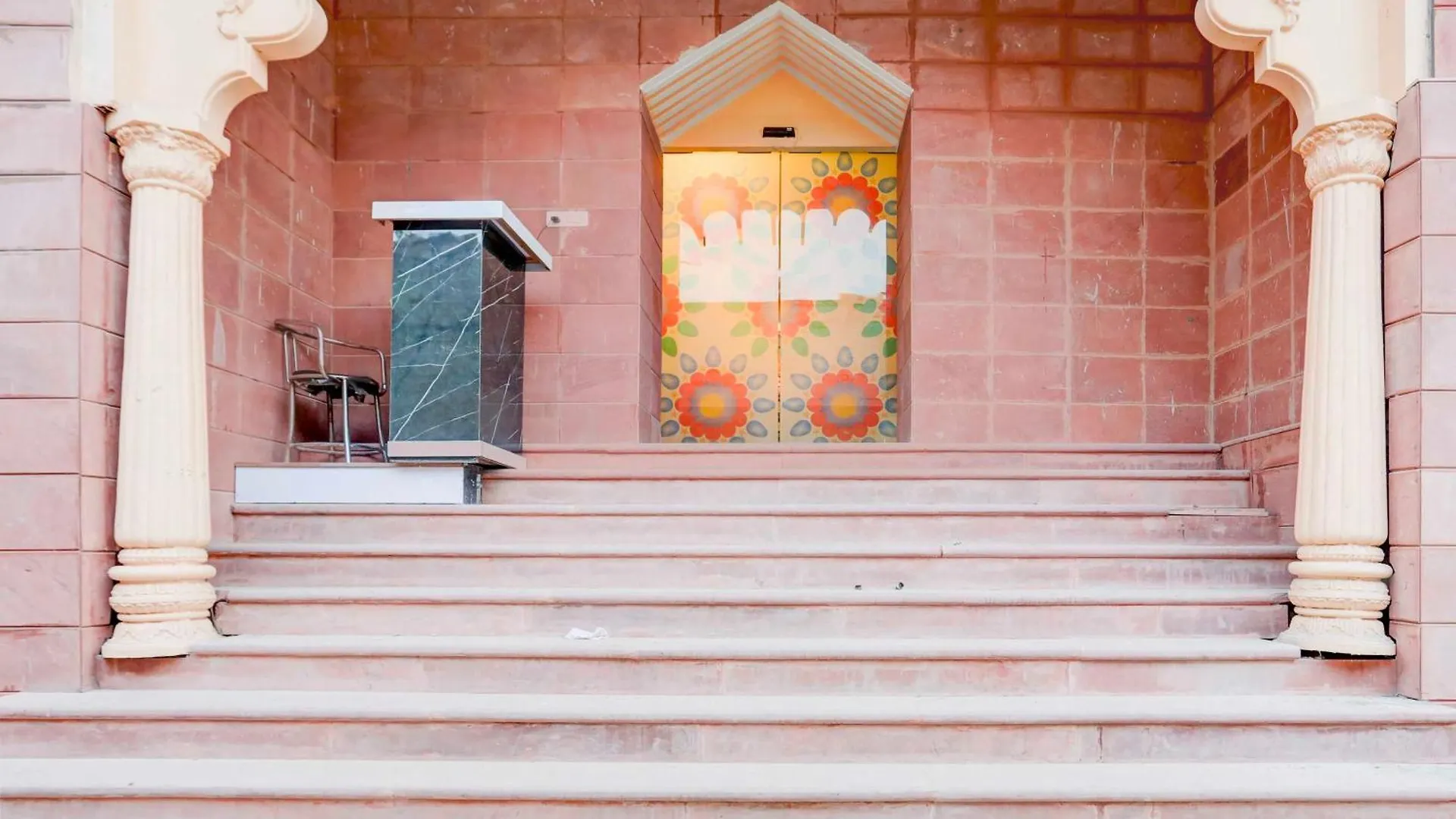 Townhouse Oak Heritage Varanasi Junction Hotel