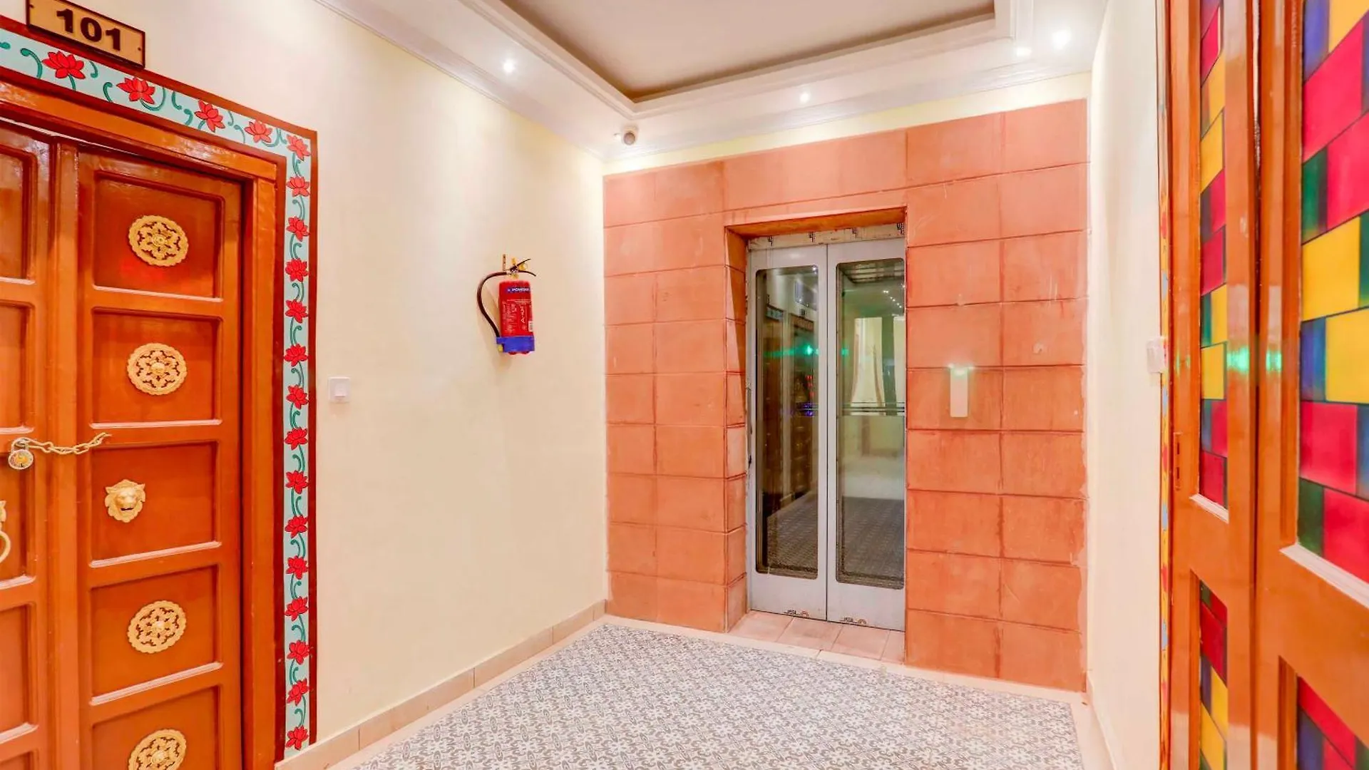Townhouse Oak Heritage Varanasi Junction 4*,