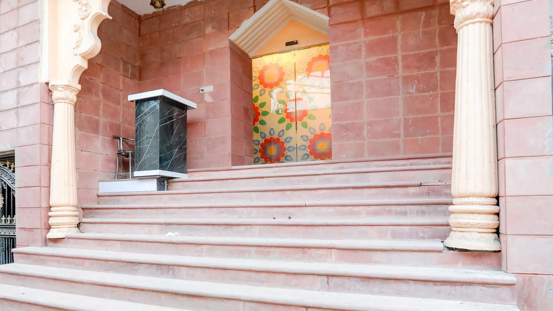 Townhouse Oak Heritage Varanasi Junction Hotel