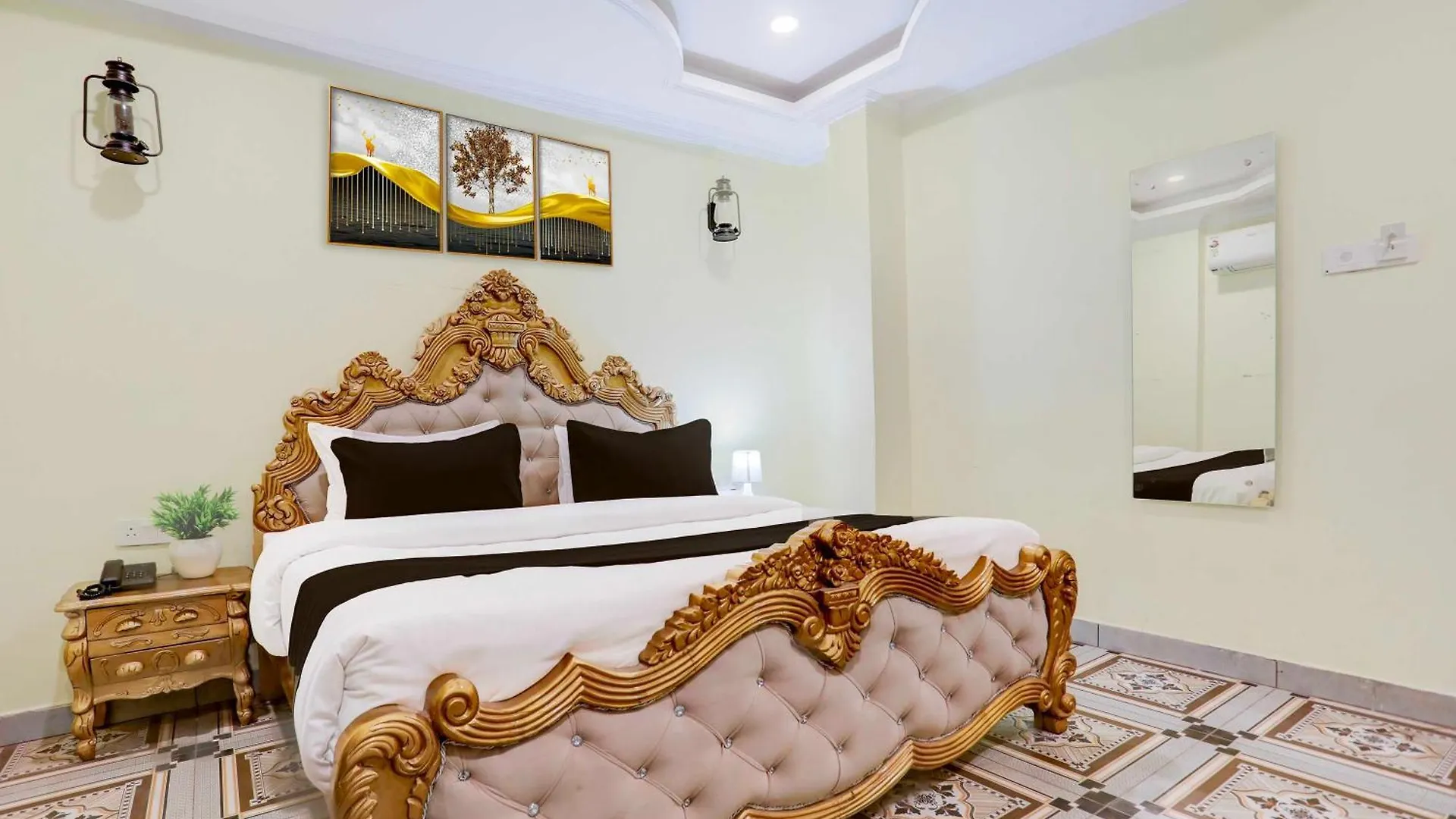 Townhouse Oak Heritage Varanasi Junction Indien