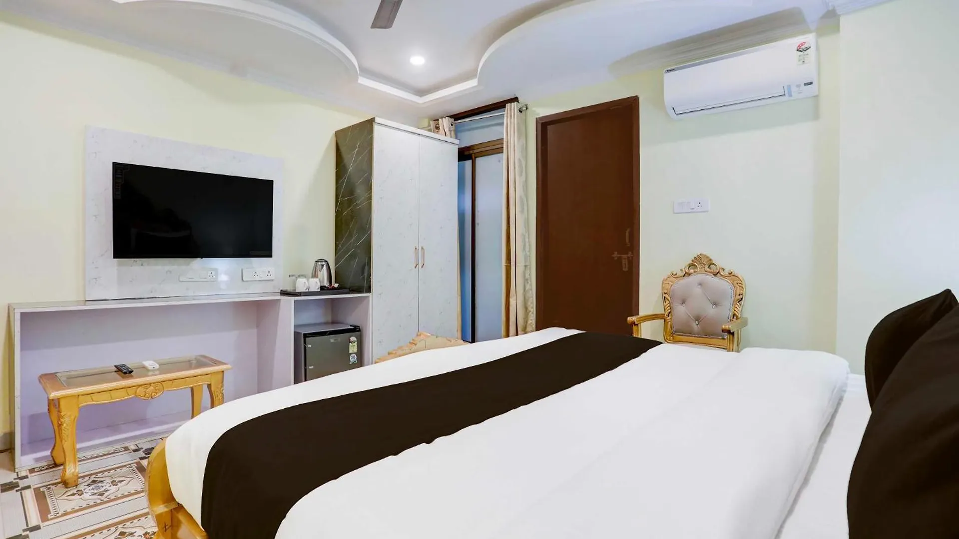 **** Hotel Townhouse Oak Heritage Varanasi Junction Indien