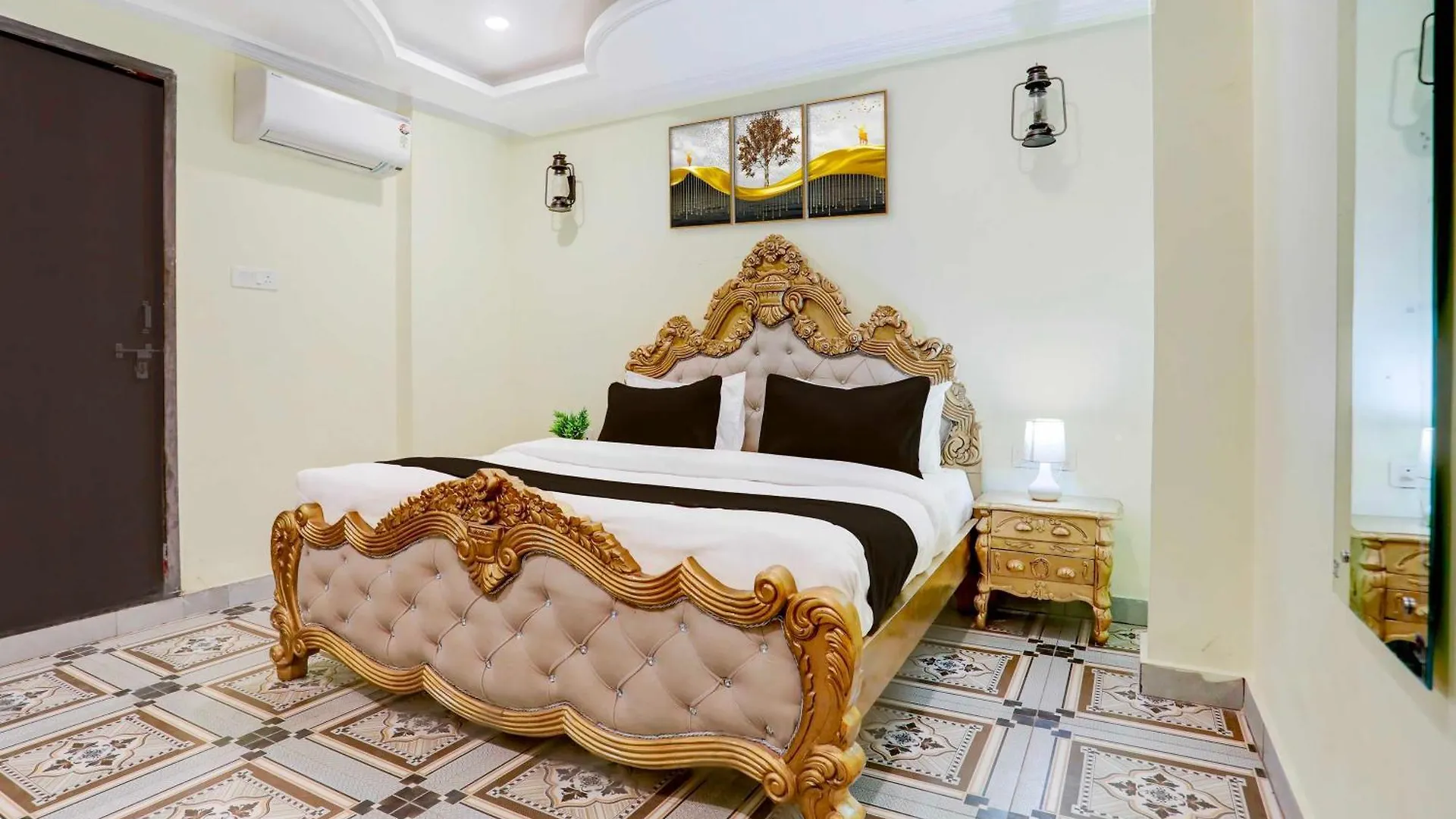 Townhouse Oak Heritage Varanasi Junction